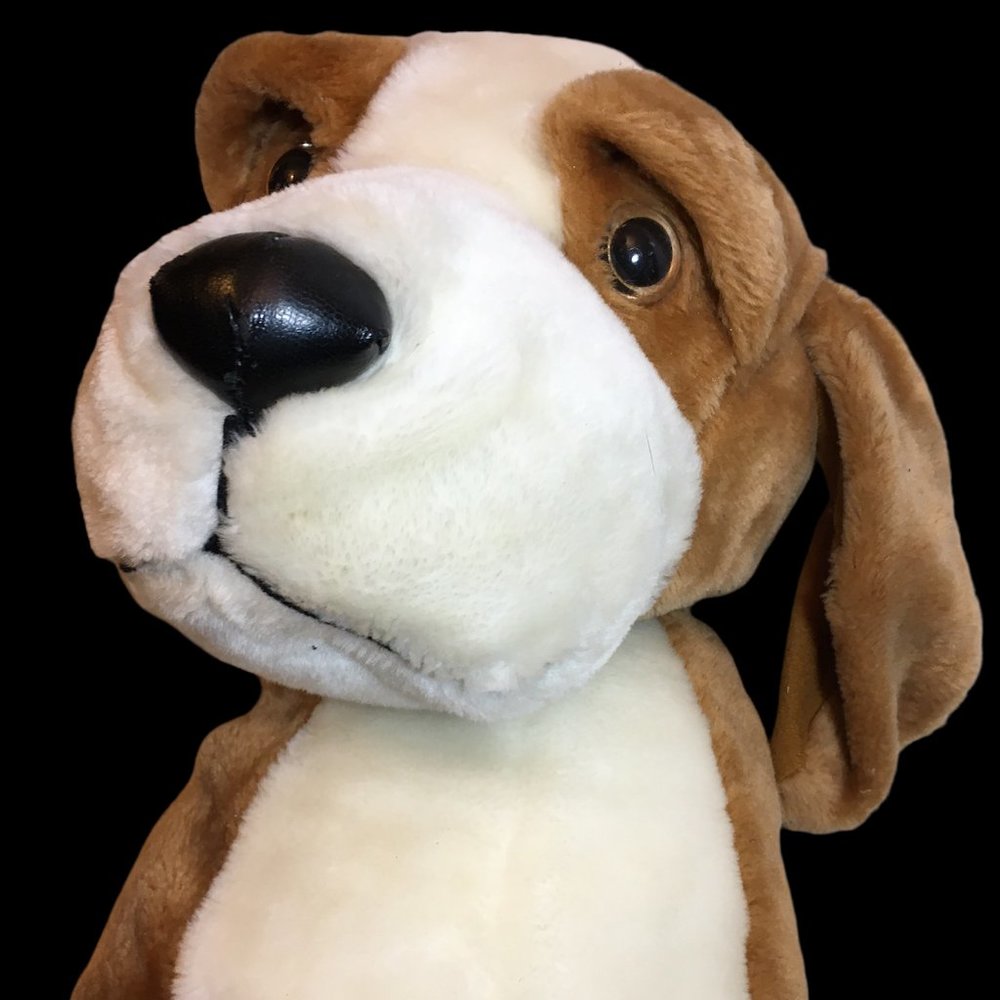 Dave & Busters VHTF Plush Beagle JUMBO Brown White Hound Dog Stuffed Animal RARE